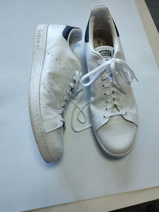 Zapatillas de deporte Adidas originales.