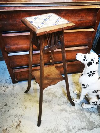 Peana antigua. Madera y ceramica