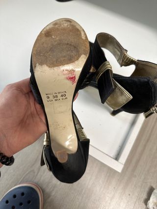 sandalias de fiesta negro con dorado