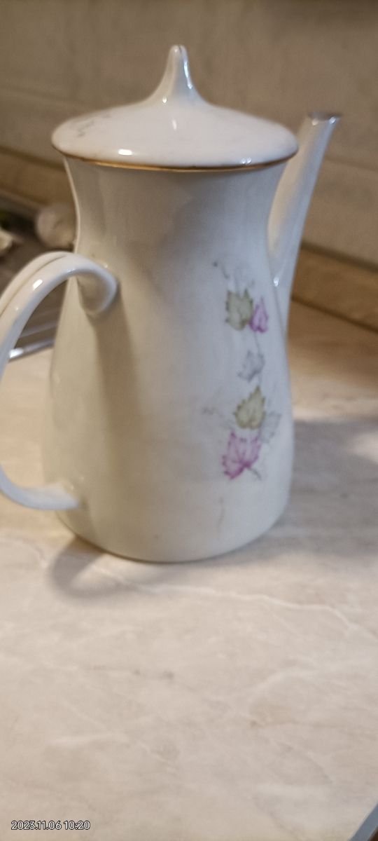 Teiera in porcellana