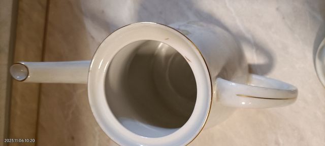 Teiera in porcellana