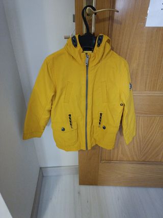 Chaquetón amarillo niño