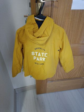 Chaquetón amarillo niño