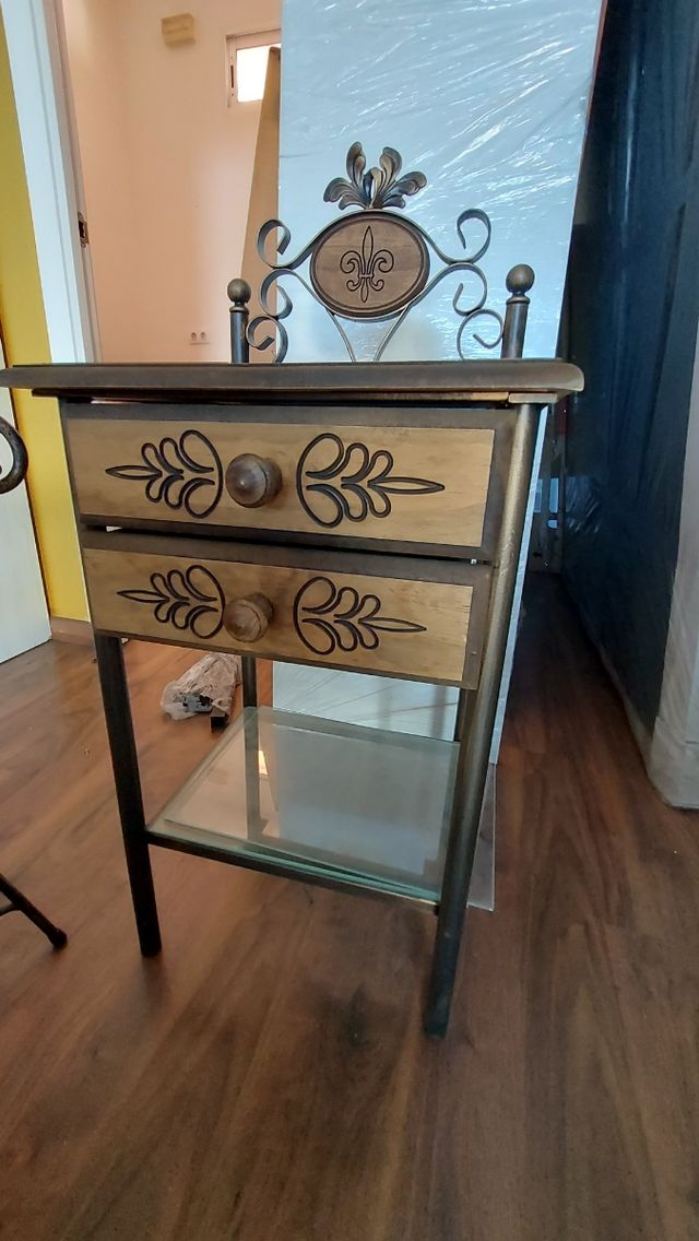 Cabecero, mesita y descalzadora