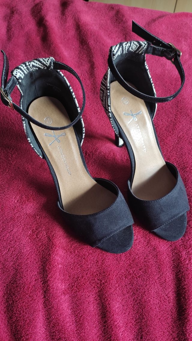 Zapatos de tacón a estrenar - calzado fiesta