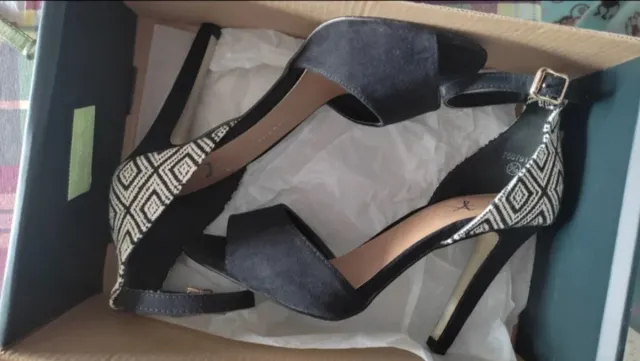 Zapatos de tacón a estrenar - calzado fiesta