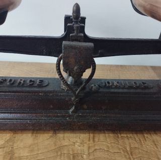 Antigua Balanza de Dos Platos Marrón de 10kg 41x11