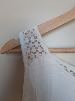 Camiseta blanca de tirantes
