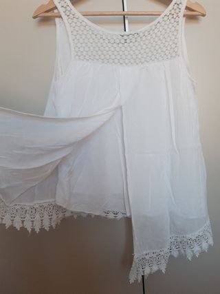 Camiseta blanca de tirantes