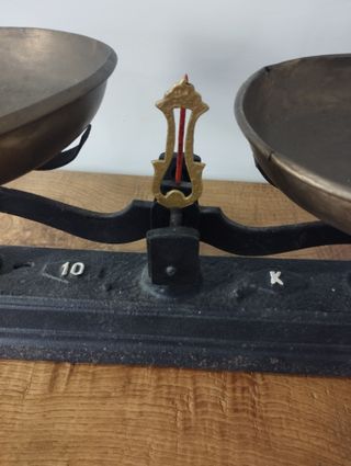 Antigua Balanza de Dos Platos Negra de 10kg