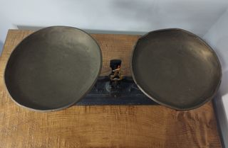 Antigua Balanza de Dos Platos Negra de 10kg