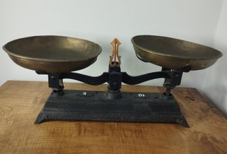 Antigua Balanza de Dos Platos Negra de 10kg