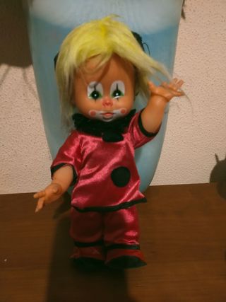 Muñecas de porcelana y muñecas de payasitas