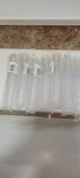 Vasos chatos de vinos para las cruces