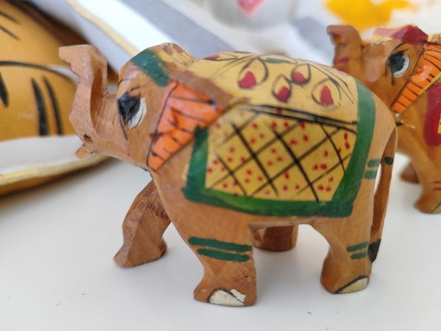 Elefantes de madera
