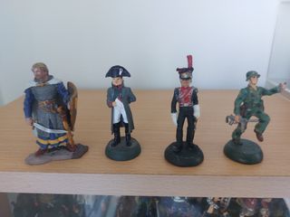 Soldados de plomo templarios y napoleón.