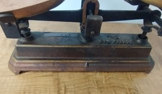 Antigua Balanza de Dos Platos Marrón de 5kg 37x11