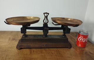 Antigua Balanza de Dos Platos Marrón de 5kg 37x11