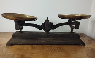 Antigua Balanza de Dos Platos Marrón de 10kg 53x21