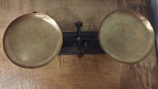 Antigua Balanza de Dos Platos Marrón de 10kg 53x21