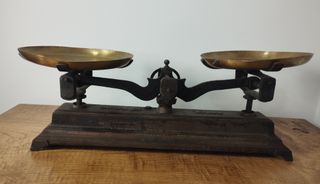 Antigua Balanza de Dos Platos Marrón de 10kg 53x21