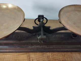 Antigua Balanza de Dos Platos Marrón de 10kg 53x21