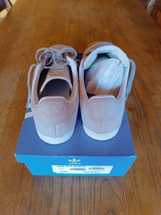 Adidas Gazelle Stitch and turn