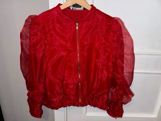 chaqueta roja gasa