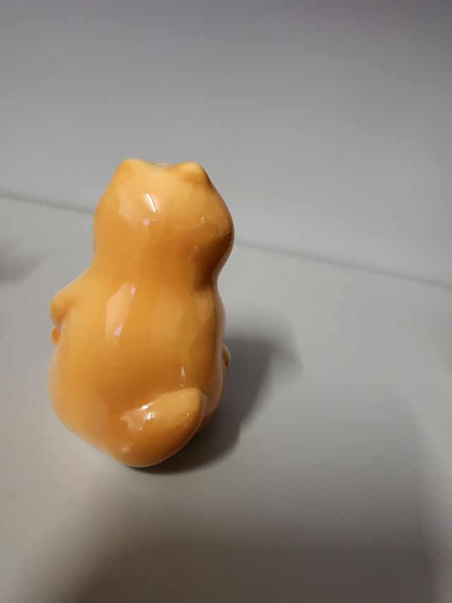 Souvenir in ceramica Gatto con caviale