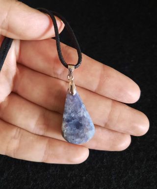 Colgante de Iolita con hematite y Plata