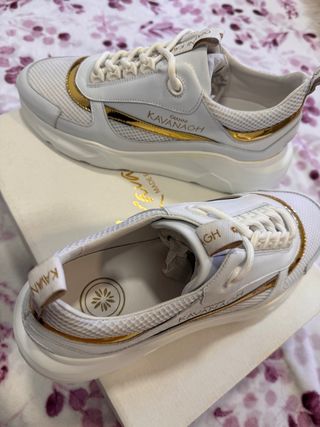 bambas nuevas de marca sin estrenar con su caja