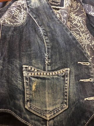 Chaleco vaquero de Guess