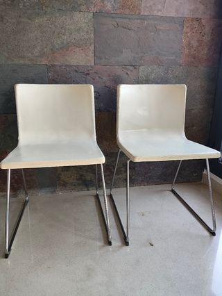 Silla Bernhard Ikea en piel crema