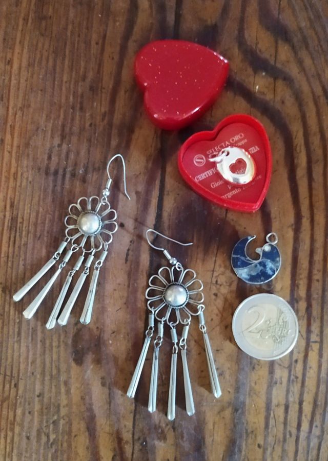 orecchini hand made e due ciondoli