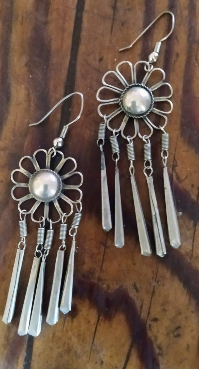 orecchini hand made e due ciondoli