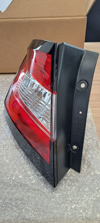 Piloto trasero izquierdo Skoda Fabia III 2020