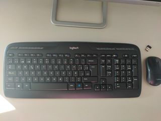 Monitor HP 22er, 21'5" + teclado y ratón