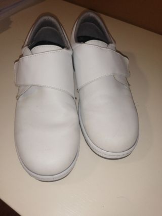 Lote trajes blanc uniforme, zuecos y botas blancas