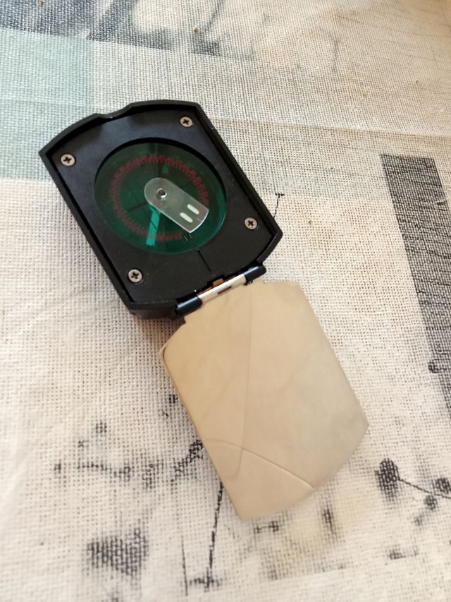 BRÚJULA METÁLICA(PARA COLECCIONISTAS)