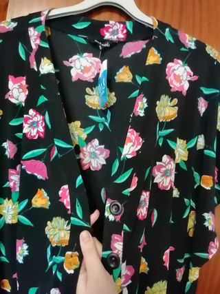 Mono negro con estampado de flores mujer fiesta