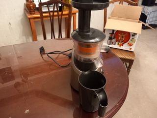 Separa lapiel y los pipos de la fruta