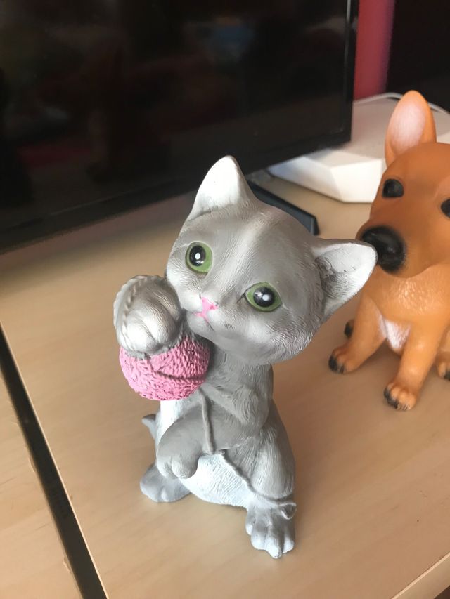 juguetes perritos y gatitos de plastico.