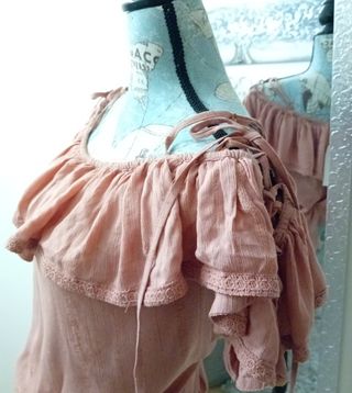 E085-Top hombros descubiertos rosa