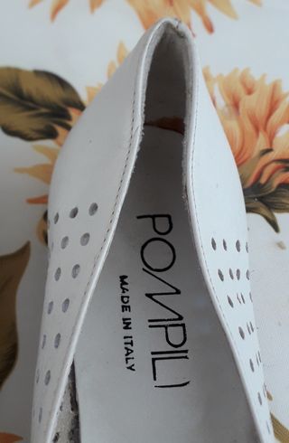 Scarpe bianche traforate