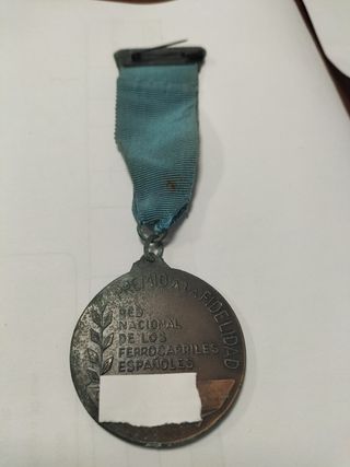 Medalla antigua premio a la  fidelidad a RENFE.