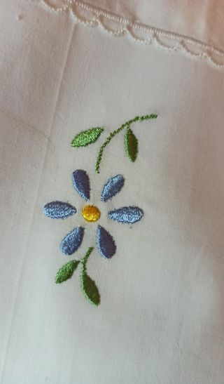 Juego de sabanas antiguas bordadas