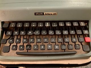 Máquina de escribir Olivetti Lettera 32