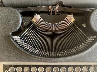 Máquina de escribir portátil, años 60’.