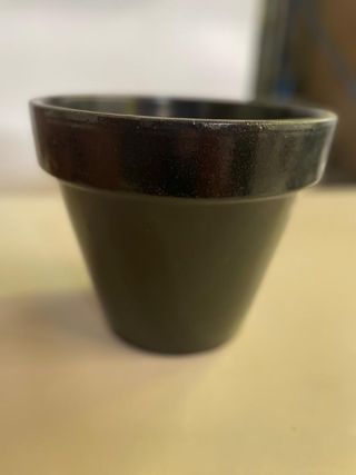 Maceta negra esmaltada 26cm. Diámetro