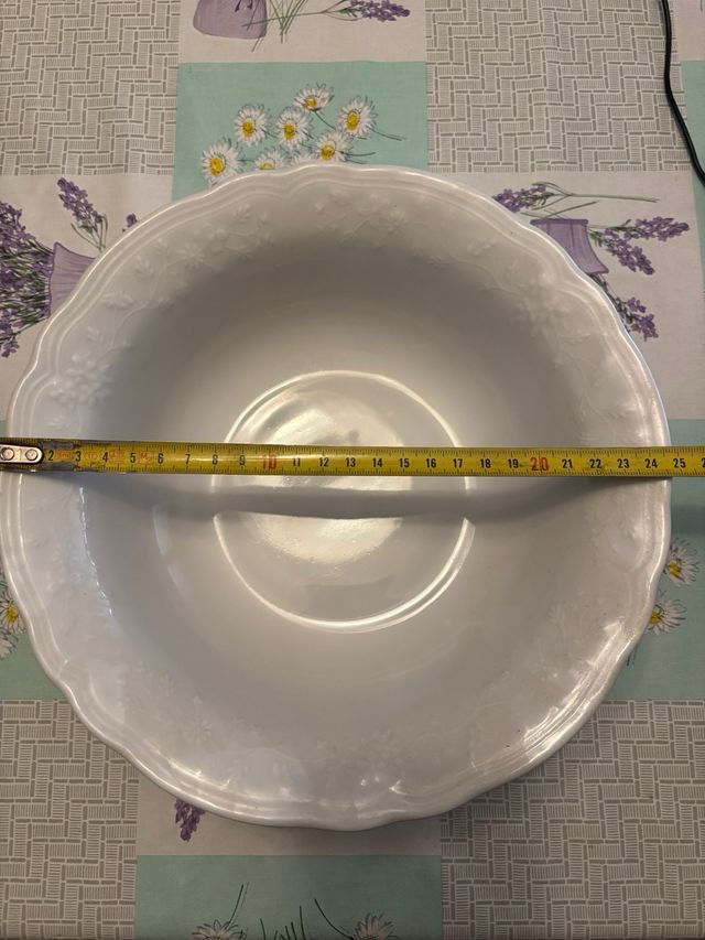 Zuppiera  e ciotole in ceramica